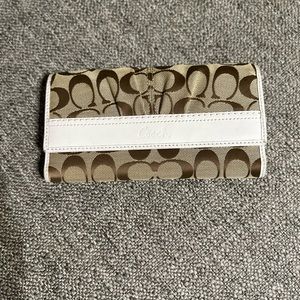 EUC COACH Authentic Coach long wallet fold signature round zip